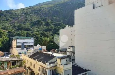 Apartamento com dois quartos na rua pompeu loureiro perto do metrô do cantagalo