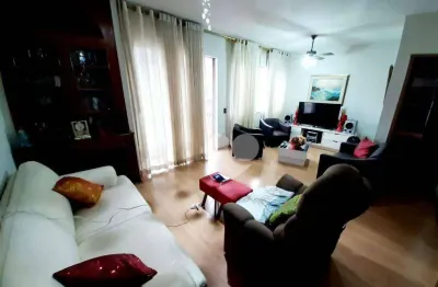 Apartamento 02 quartos, 01 suite, 02 varandas, área de serviço, vaga na escritura, playground.