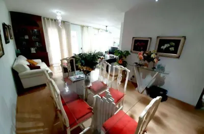 Apartamento 02 quartos, 01 suite, 02 varandas, área de serviço, vaga na escritura, playground.