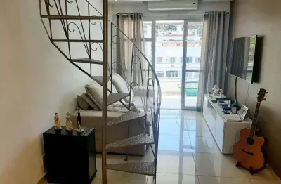 Cobertura duplex, 03 quartos, 01 suite, dependências, área de serviço, churrasqueira, 01 vaga de garagem.