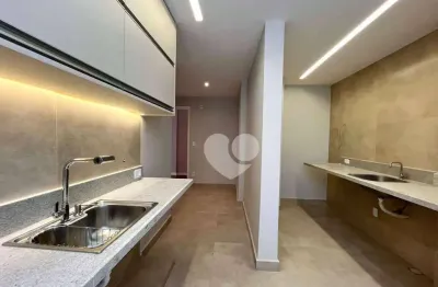 Apartamento totalmente reformado este ano na rua das laranjeiras