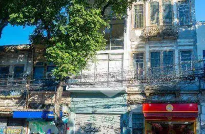 Oportunidade única de investimento – prédio comercial à venda em frente ao metrô.