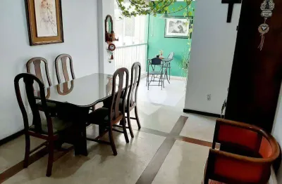 Cobertura duplex, 02 quartos, terraço aberto e fechado, área de serviço, 02 vagas, lazer completo, portaria 24 horas.