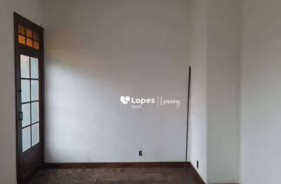 Andarai vendo rua barao de itaipu 2 quartos com sacadinha e terração.