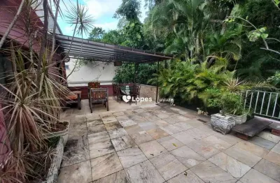 Cobertura duplex com 4 quartos em um dos melhores condomínios da lagoa