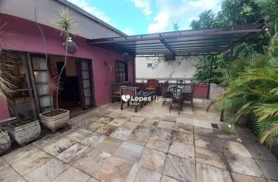 Cobertura duplex com 4 quartos em um dos melhores condomínios da Lagoa