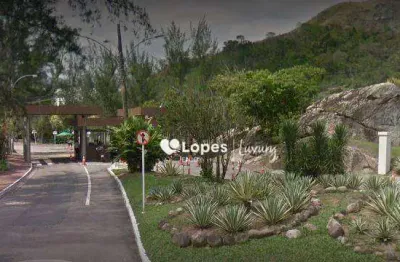 Residencia salão três suites dependências condomínio com infra estrutura, ônibus e praia em frente ao condomínio