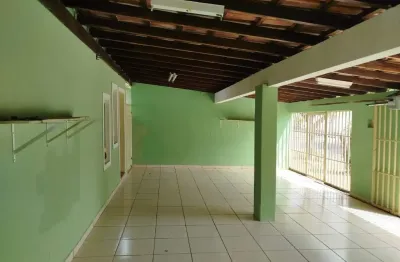 Casa 3 quartos e amplo quintal bairro tubalina uberlandia, a venda