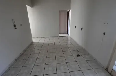 Casa 2/4, térrea bairro martins a venda próximo ao hospital