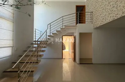 Sobrado para alugar no bairro Jardim Santa Helena - Maringá/PR