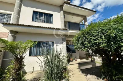 Sobrado à venda com garagem para barco, centro, cascavel - pr