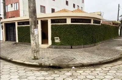 Pulquérrima! casa térrea, 02 dormts, sendo 01 suíte, mobiliada, 03 garagens!