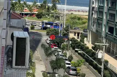 Apartamento 01 quadra do mar! 2 Quartos, 2 Banheiros, com 2 Elevadores, de Frente, com Piscina e Churrasqueira - Uma Suíte[