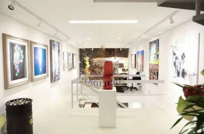 Salãoestação oscar freire da linha amarela do metrô escritório com banheiro