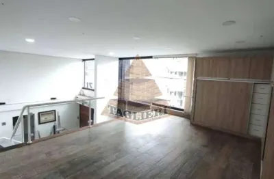 Prédio comercial de esquina com 3 andares. fachada em vidro. tatuapé