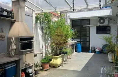 Casa assobradada tatuape oportunidade escritório casa 2suites, sala,quintal