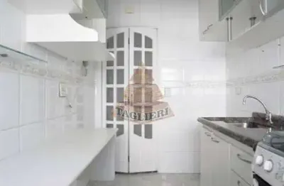 Apto.  3 dormitórios com 65 mts reformado recentemente com porcelanato