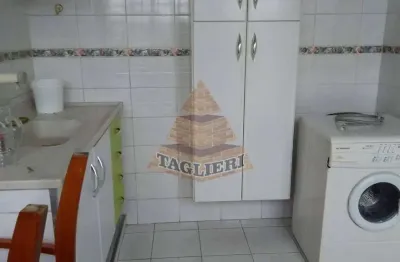 Salão com banheiro e cozinha na frente e casa nos fundos com edícula tatuap