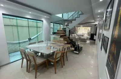 Vendo maravilhoso sobrado alto padrão medindo 233m2. 3 suítes 7 vagas salão