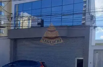 Aluga-se prédio comercial novo. Tatuapé, pé direito interno alto.