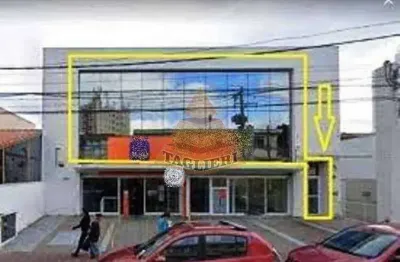 Prédio comercial moderno -com pele de vidro  refletido -vila matilde