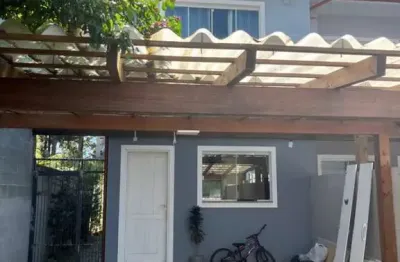 Com escritura pública para venda em florianópolis, rio vermelho, 2 dormitórios, 2 banheiros