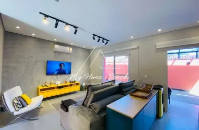 Casa dentro de condomínio fechado à 650 metros da praia !