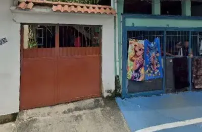 Casa de 2 quartos com garagem e loja  no  centro de vilar dos teles