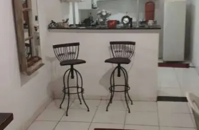 Ótimo apto tipo casa, sem condomínio em olaria, bem localizada, pert