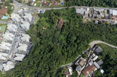 Terreno plano com 17.000 m2 no quarteirão italiano em petrópolis rj