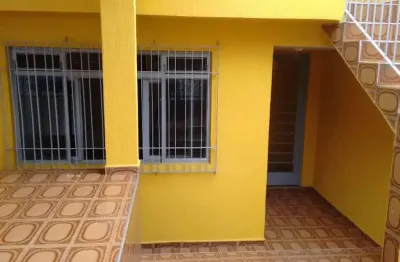 O sobrado localizado no bairro capão redondo, em são paulo, é uma excelente opção para quem busca um imóvel com ótima localização e condições facilitadas de financiamento. com três dormitórios, o imóv