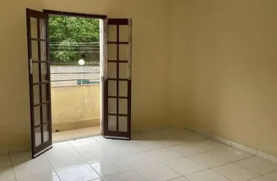 O imóvel localizado na vila silviania, em carapicuíba, oferece uma excelente oportunidade para quem busca adquirir um apartamento com condições facilitadas. com entrada a partir de 31 mil reais e docu