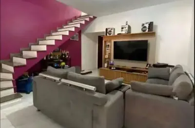 Localizada em um dos bairros mais charmosos de guarulhos, a casa no taboão é o lugar perfeito para quem busca conforto, praticidade e qualidade de vida. com três dormitórios, sendo uma suíte, esta res