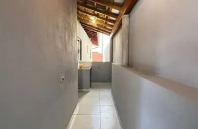 Sobrado a venda - localizado na rua uratinga, na vila palmeiras (pirituba) 

ótima oportunidade para sair do aluguel 

 3 dormitórios 
 1 banheiro
 1 vaga de garagem
 lavanderia
 corredor espaçoso