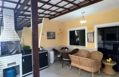 Localizada no bairro jardim das flores, em osasco, esta casa exclusiva é perfeita para quem busca conforto e praticidade. com 3 dormitórios, ela está completa em todos os detalhes, pronta para receber