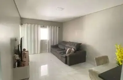 Em busca de um lar acolhedor e cheio de charme? essa encantadora casa localizada em jandira, no bairro jardim europa, é o lugar perfeito para você e sua família. com 3 dormitórios, 2 banheiros e uma á