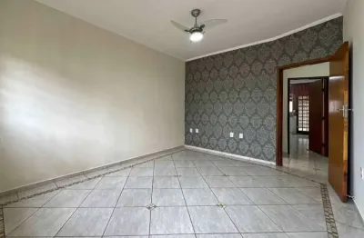 Casa térrea a venda - localizado na rua joão batista dias, no jardim marilu

ótima oportunidade para sair do aluguel 

 2 dormitórios 
 1 banheiros
 2 vagas de garagem
 lavanderia
 área pra churrasco