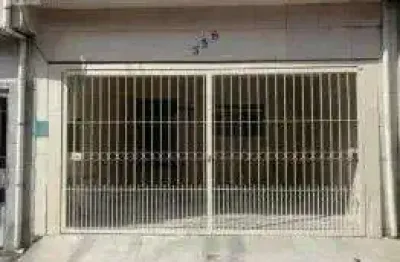 Casa térrea - cipava / osasco
vende-se casa térrea com 3 dormitórios, sala de estar, cozinha funcional e banheiro social ? localizada na rua raposo tavares, 356, excelente ponto do bairro cipava, com 