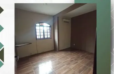 Casa de esquina na rua principal praia do saco 

casa com 2 quartos 
2 banheiros
varanda 
churrasqueira 
área de serviço coberta 
cozinha 
sala 
quintal 

próximo a praia , colada no mercado unidos 
s