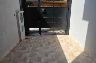 Lançamentos de sobrados novos individuais frontais

localizado no bairro de guaianases, próximo de comércios e transportes

sendo 2 dormitórios, sala, cozinha, lavabo, banheiro, quintal com lavanderia