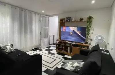 Localizada em um dos bairros mais charmosos de itapevi, o jardim rosemary, esta encantadora casa de 3 dormitórios está à venda por r$ 260.000,00. com um design moderno e acabamentos de alta qualidade,