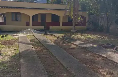 Casa com 4 quartos quintal grande na praia do saco mangaratiba