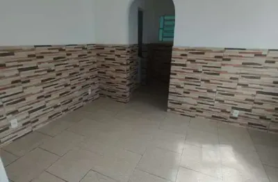 Casa com 2 quartos para alugar em Bangu, Rio de Janeiro 
