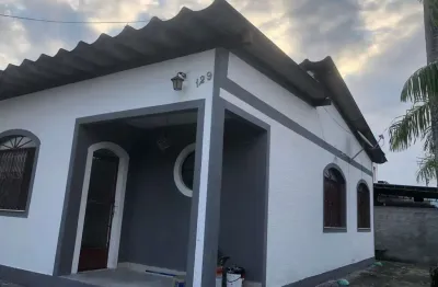 Vendo ótima casa linear em bairro transversal a estrada do campinho