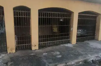 QSF 02 - Taguatinga Sul - Casa 3 quartos mais edícula. Perto: Católica, SESC etc