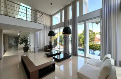 Casa à venda em condomínio em sousas, com 5 suítes (1 térrea), lazer comum e garagem para vários carros.