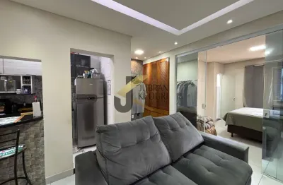 Apartamento à venda no centro reformado, dormitório, living, cozinha americana, armários, banheiro, garagem  enorme 16m2, elevador , porcelanato.