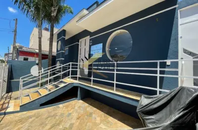 Casa comercial à venda próxima da av. alberto sarmento, com 5 salas e garagem para vários carros