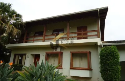 Casa à venda em condomínio estancia paraíso com 4 suítes (1uma master com closet, hidro e varanda e ar-condicionado) e garagem para vários carros.