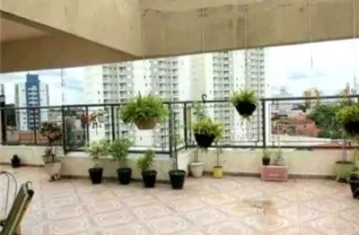 Apartamento à venda no centro, 2 dormitórios, reformado. andar alto, living para 2 ambientes, cozinha e quartos com armários novos.